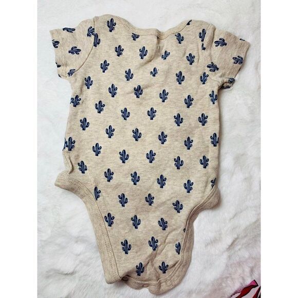 4-pc Newborn onesies for Boys - Picture 10 of 12